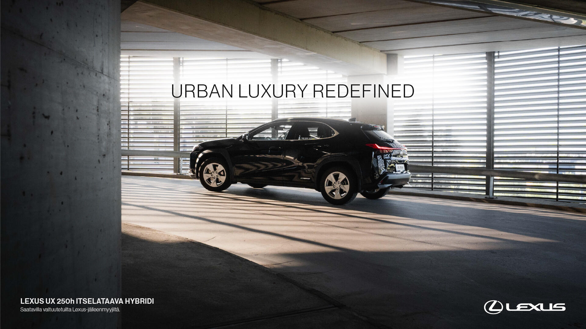 Kuva, joka voisi toimia Lexus UX 250h mainoksena. Mainoshenkinen kuva Lexus UX 250h autosta, joka on pysäköity viistosti parkkihallin rampille, yllään teksti "URBAN LUXURY REDEFINED" ja allaan Lexuksen logo.